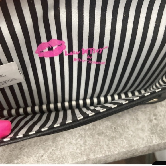 Betsey Johnson luv Camouflage Wristlet with Yellow Accents and glitter NWOT - Picture 3 of 4